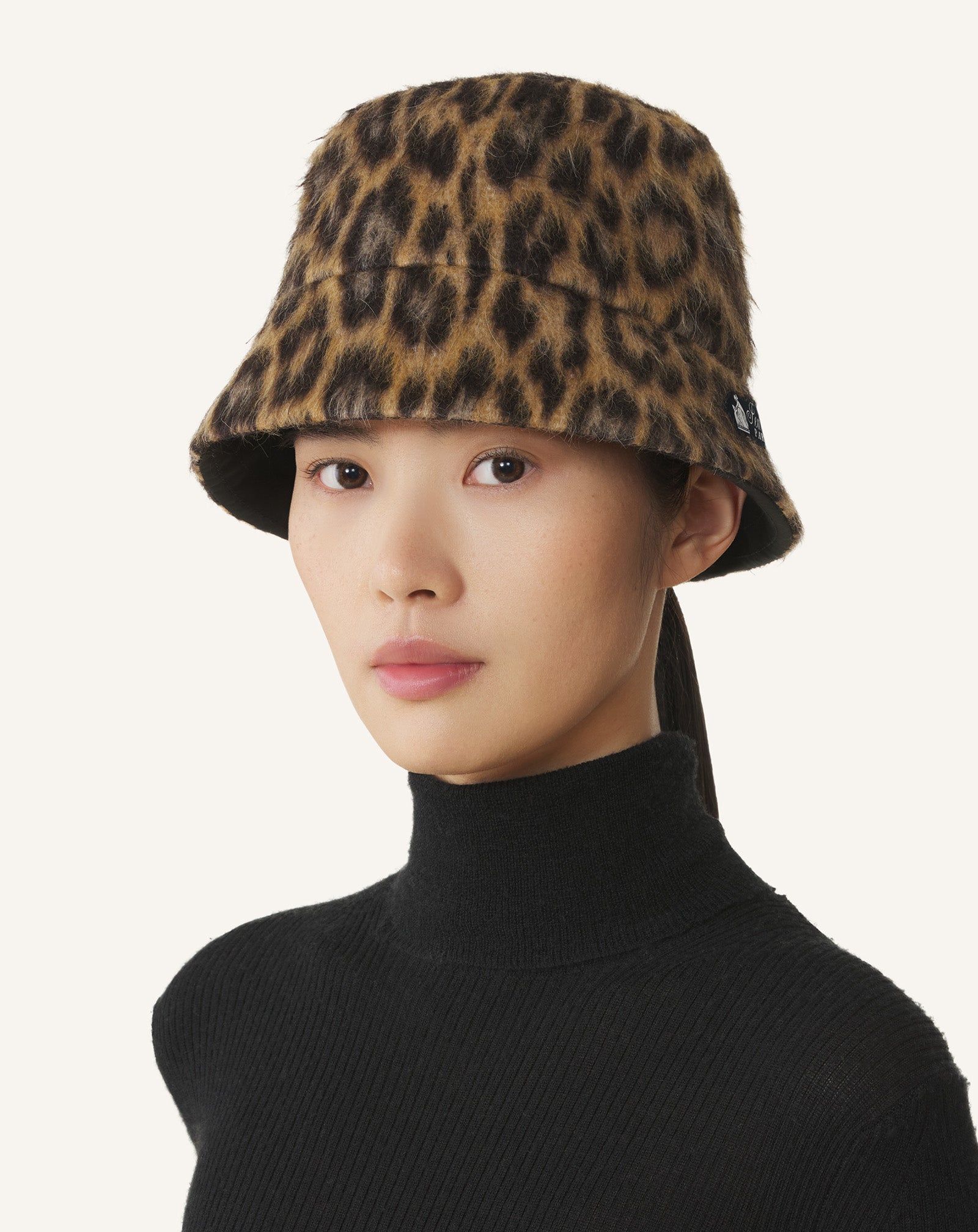 LEOPARD PRINT REVERSIBLE BUCKET HAT - Image 2