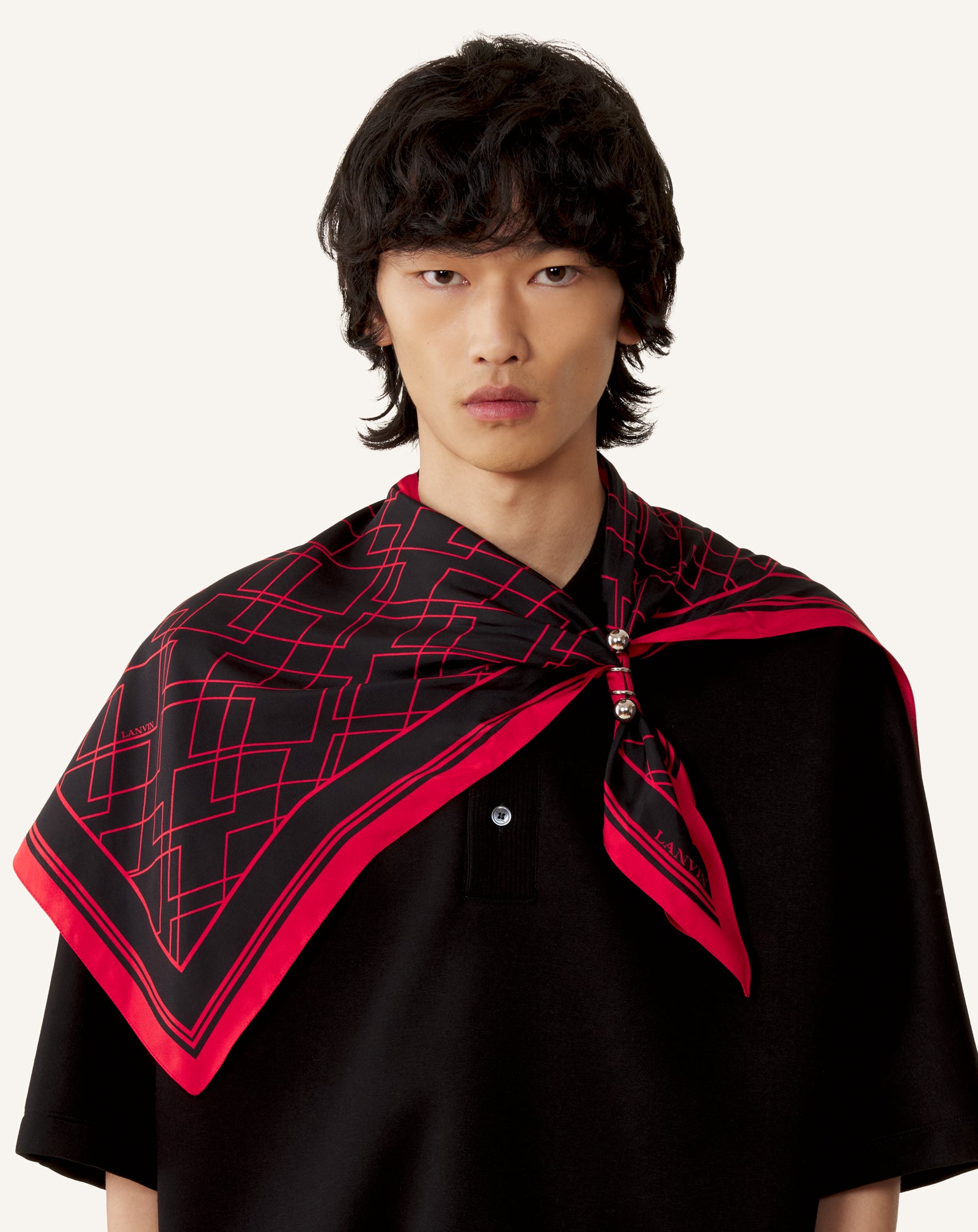 GRAPHIC DIAMOND MOTIF TOP WITH JEWELRY FASTENER - Image 6