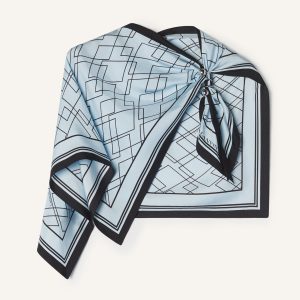 GRAPHIC DIAMOND MOTIF TOP WITH JEWELRY FASTENER