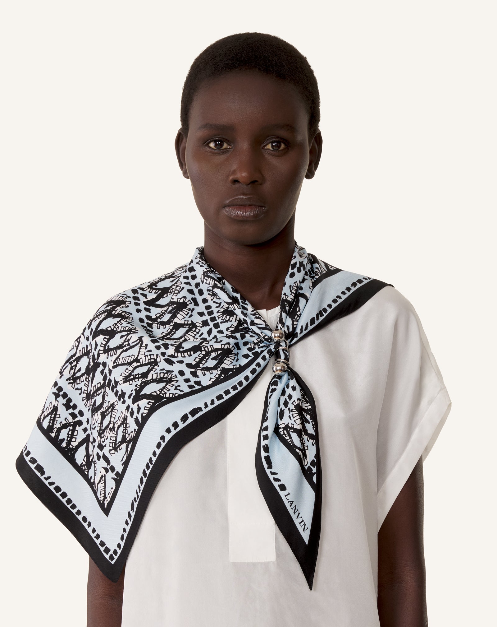 PAINTED DIAMOND MOTIF TOP WITH JEWELRY FASTENER - Image 2