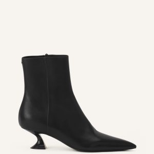MIDNIGHT STEP ANKLE BOOT IN LEATHER