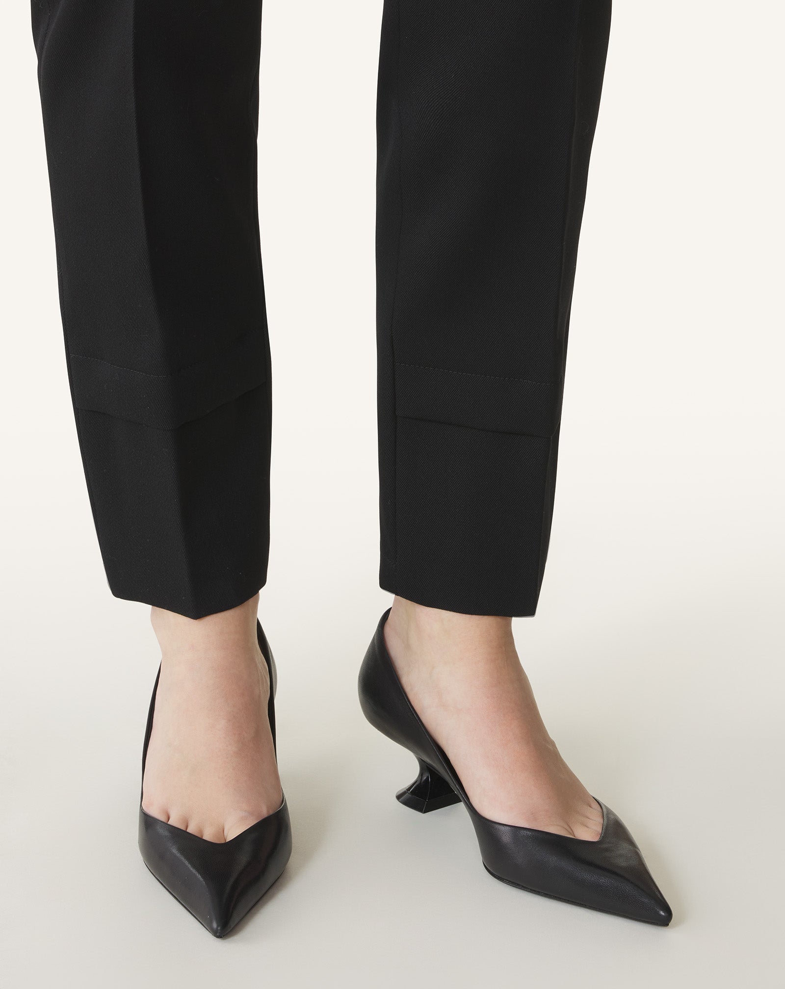 MIDNIGHT STEP PUMP IN LEATHER - Image 7