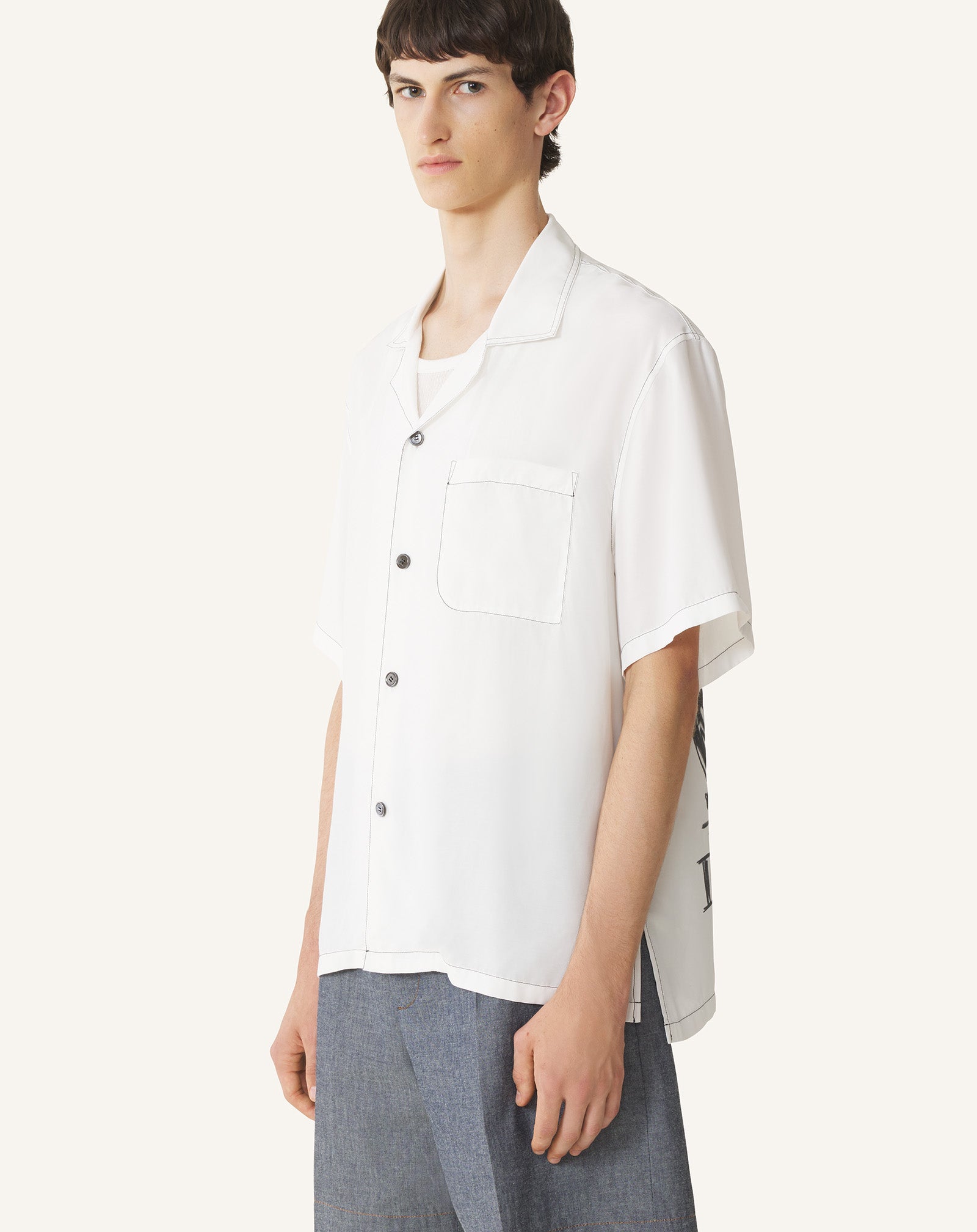 SHIRT WITH MOTHER AND CHILD PRINT ON THE BACK - Image 3