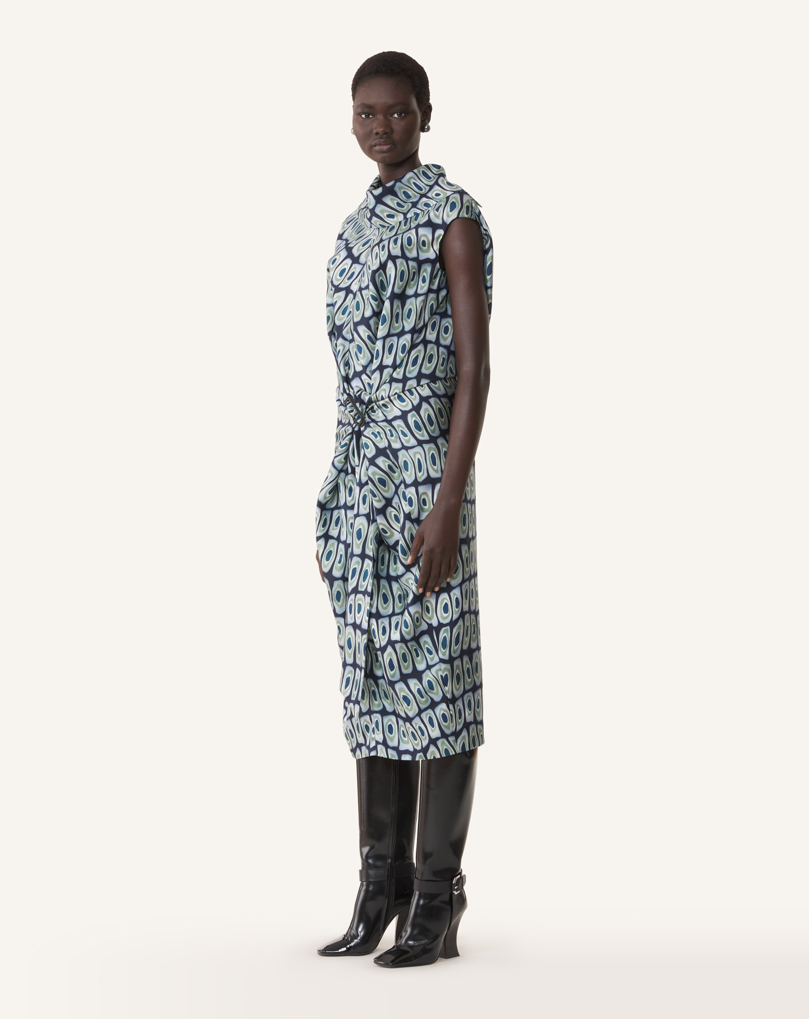 PRINTED CAPE DRESS IN SILK - Image 3