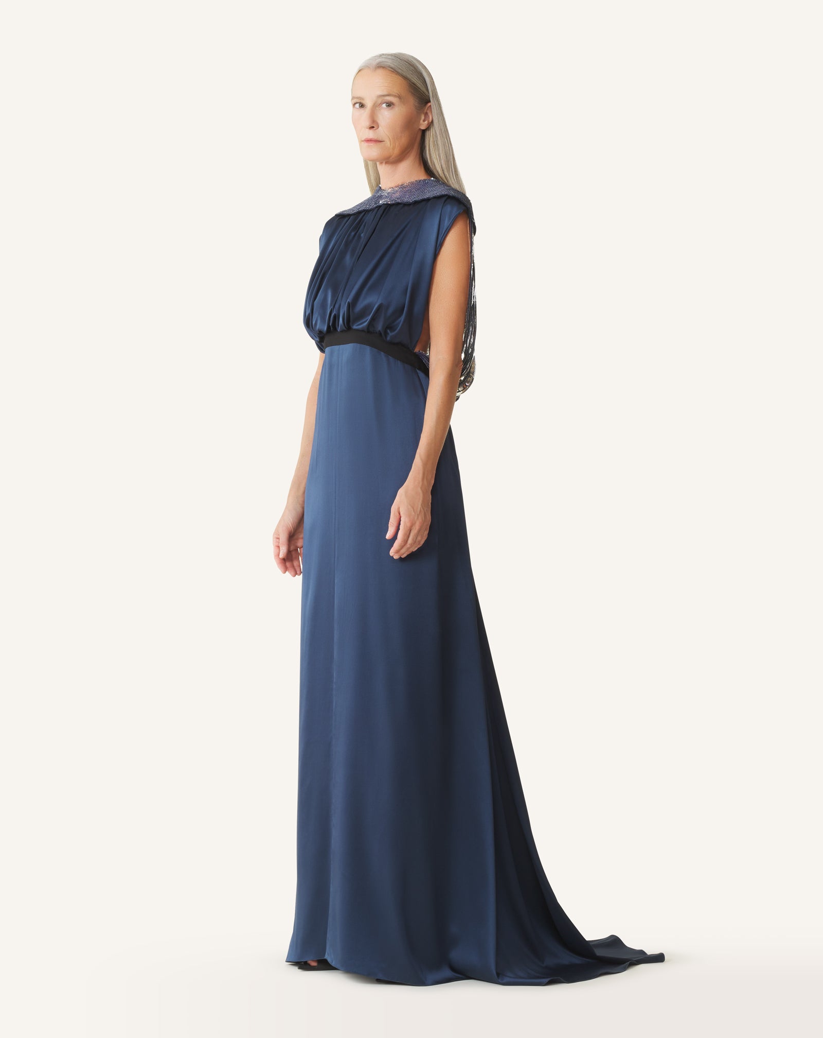 EMBROIDERED BACK DRESS IN SILK SATIN - Image 3