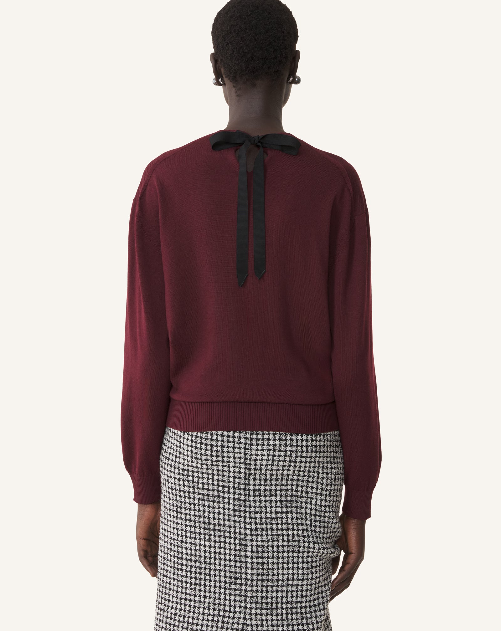 V-NECK MERINO SWEATER WITH GROSGRAIN DETAIL - Image 4